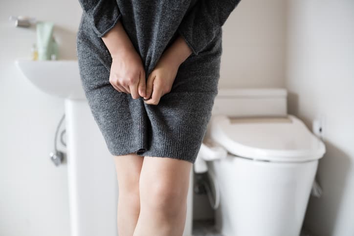 woman-experiencing-urinary-urgency woman-experiencing-urinary-urgency